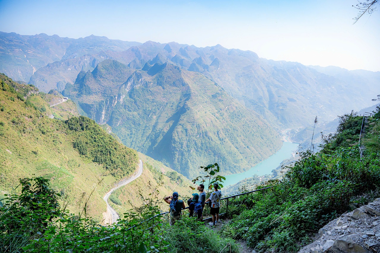 NHẬN THỨC ĐÚNG VỀ KHÁCH DU LỊCH TỰ DO QUỐC TẾ (“TÂY BA LÔ”) – YÊU CẦU ĐẶT RA TRONG PHÁT TRIỂN DU LỊCH BỀN VỮNG